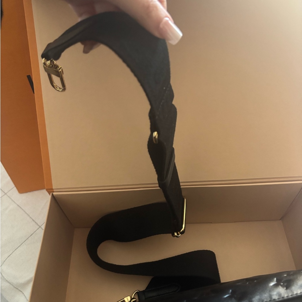 Louis Vuitton Black Belt Bag with Monogram Design - Picture 5 of 12